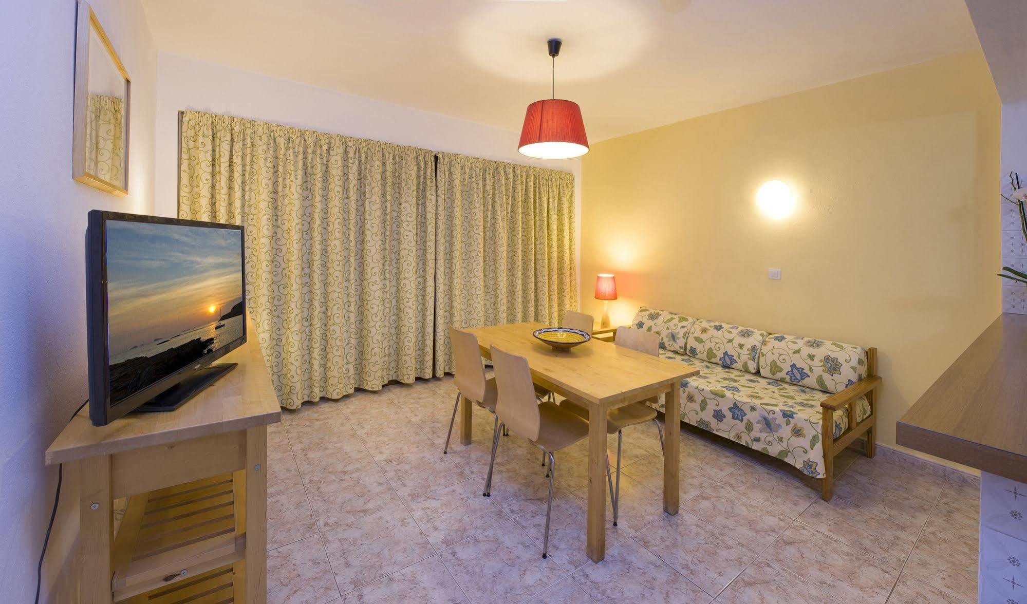 Cana Rita Apartamentos San Antonio  Eksteriør billede